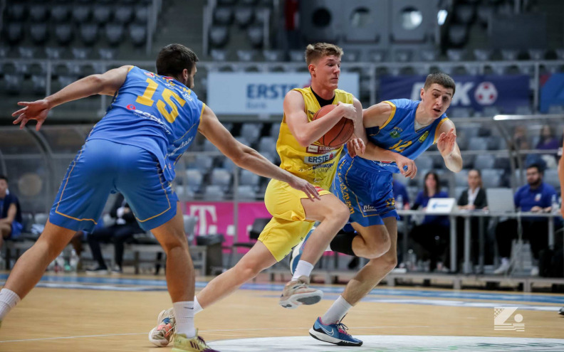 Jazine protiv Dubrovnika, Puntamika u Omišu
