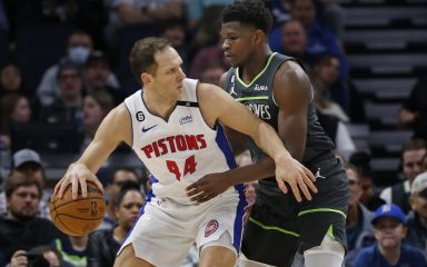 VIDEO Bojan Bogdanović odveo Pistonse do posljednje pobjede u 2022. godini, Ivica Zubac poražen kod Pacersa