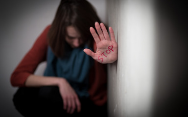 50-godišnjak za uznemiravanje bivše supruge kažnjen s 900 eura: ‘Krenuo je prema meni i…’