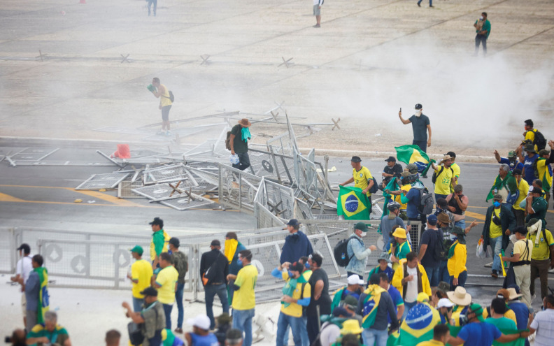 Pristaše poraženog kandidata za brazilskog predsjednika Jaira Bolsonara upale u najveće državne institucije