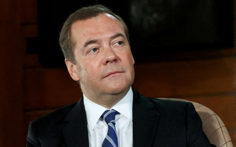 Medvedev: Zapad želi razbiti Rusiju na manje države