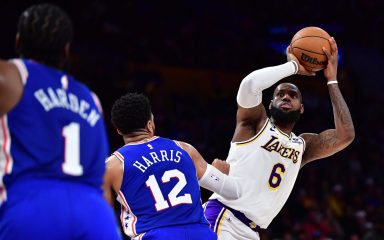 VIDEO Joel Embiid odlučio sudar u Los Angelesu nakon kojega svi slave LeBronov povijesni iskorak na vječnoj ljestvici strijelaca