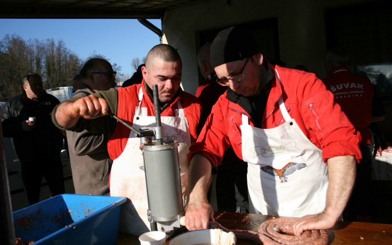 Podravskoj kobasici poseban okus daje ljuta mađarska paprika
