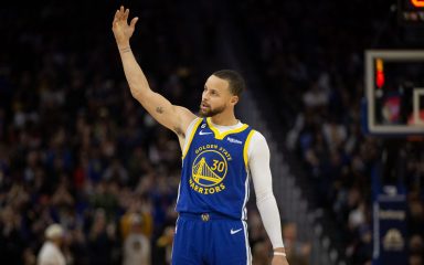 VIDEO Stephen Curry dobio 25 tisuća dolara kazne pa zabio 35 poena, Giannis s 41 poenom umirio Pacerse