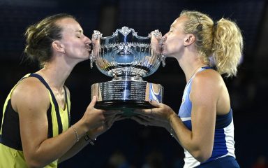 Čehinje Barbora Krejčikova i Katerina Sinikova pobjednice ženskih parova u Melbourneu