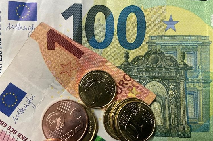 Neosnovanim isplatama oštetili društvo za iznos od 127 762 eura