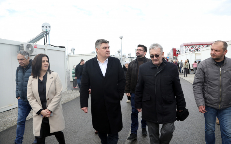 Predsjednik posjetio i kontejnerska naselja na Banovnici, stanovnici jednoglasno pitaju: