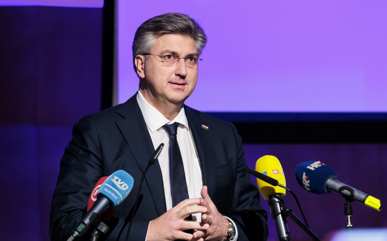 Među stradalima za sada nema hrvatskih državljana, jedna Hrvatica ozlijeđena
