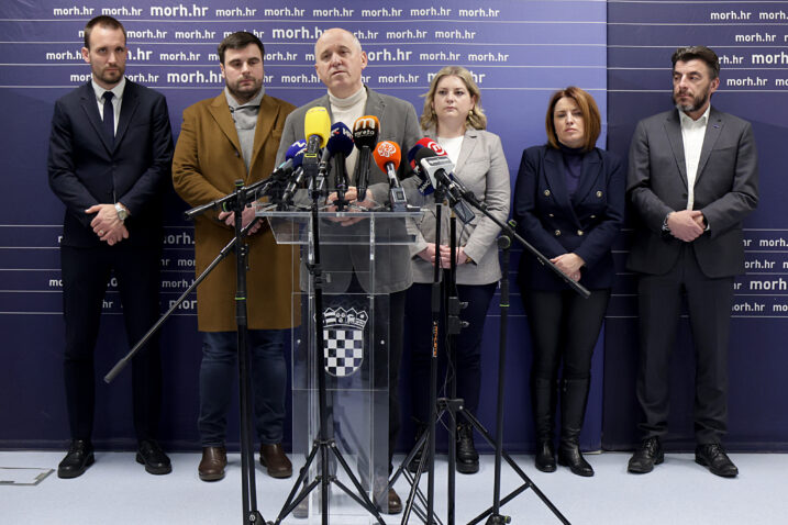 Bačić na Banovini: ‘Čarobnog štapića nema, ali svi koji su u kontejnerima do iduće zime moraju dobiti prikladan smještaj’