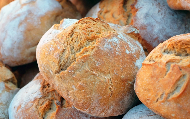 Cijena brašna i goriva pala, a kruh je sve – skuplji