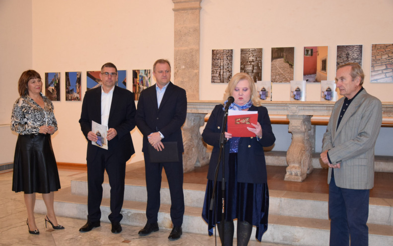 [FOTO] U Gradskoj loži otvorena izložba fotografija Miljenka Domijana