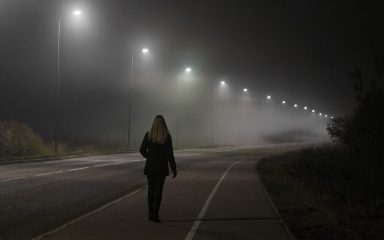 Zaboravio na ženu nakon pauze za WC, pa je morala hodati 20 kilometara kako bi ga pronašla