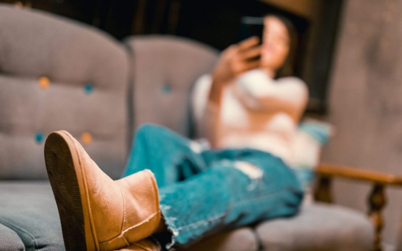 3 načina kako popularne mini Uggsice ukomponirati u odjevnu kombinaciju