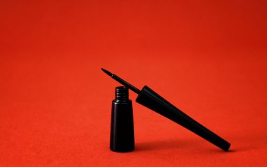 “Puppy eyes” pogled je najpopularnija tehnika nanošenja tuša, evo kako je izvesti