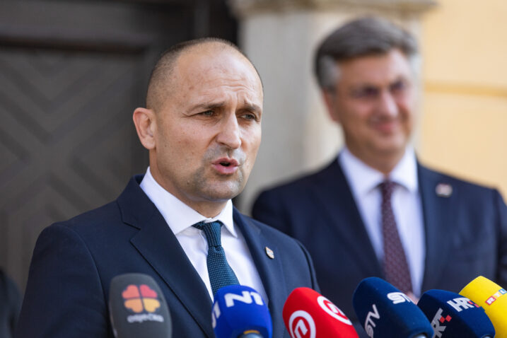 Anušić: Odlučio sam preuzeti odgovornost i pomoći stranci i Vladi pred izbore