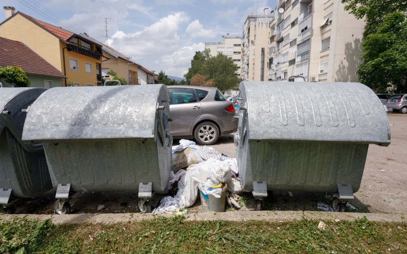 Vatrogasci intervenirali zbog zapaljenih kontejnera