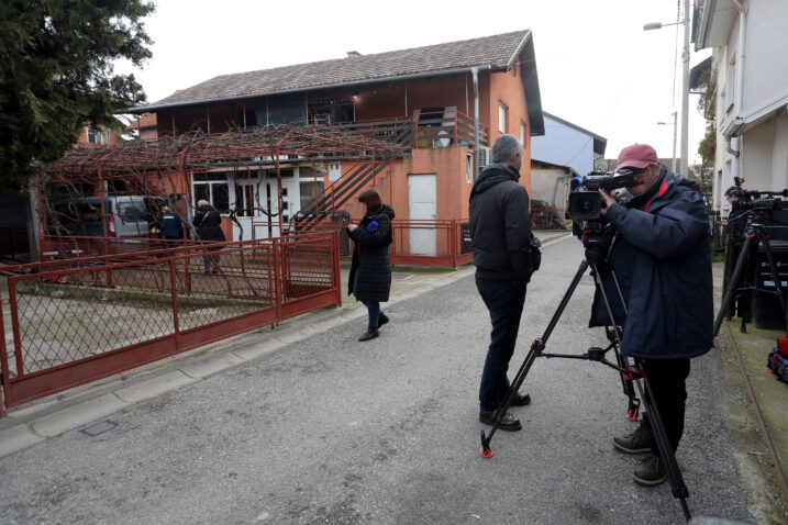 Liječnici se još uvijek bore za život žene koju je muž napao sjekirom