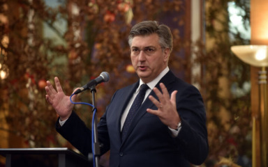 Plenković iz Davosa: Milanović provodi štetočinsku politiku