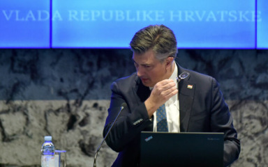 Vlada: Kad nemaju što drugo, oporba zlorabi informacije koje neovlašteno cure u medije i projicira lažne teme