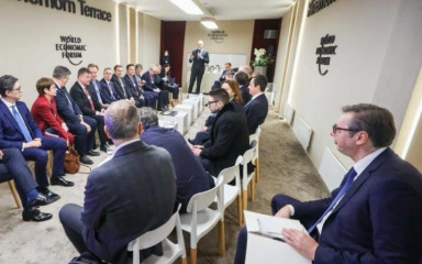 Srbija pred ultimatumom, Vučić na koljenima