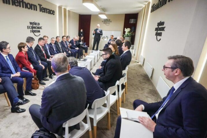 Srbija pred ultimatumom, Vučić na koljenima