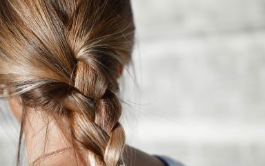 4 ideje za frizure kada ne stignemo oprati kosu, a nisu konjski rep i punđa