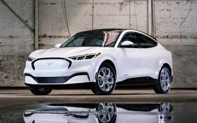 Nakon Tesle i Ford skida cijenu svog električnog Mustang Mach-E modela. Ali, uz jednu veliku razliku