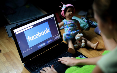 Starija populacija na Internetu lakše povjeruje teorijama zavjere