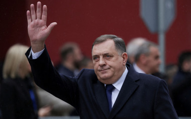 Dodik ostao usamljen, oporba ga optužila za političke manipulacije