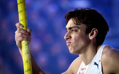 Šveđanin Armand Duplantis za jedna centimetar popravio vlastiti svjetski rekord u skoku s motkom