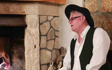 Riječki glazbenik u Dubaiju je uvjerljivo osvojio prvo mjesto izvevši skladbu »Suspicious Minds« Elvisa Presleyja