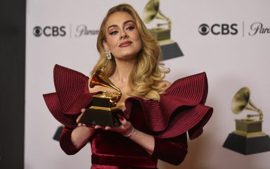 Adele se zaručila?