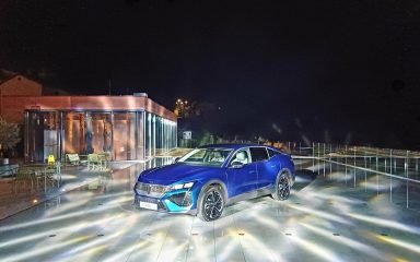 Mnogo lica unutar elegantnog okvira. Peugeot predstavio crossover limuzinu 408