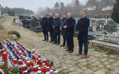 Tomo Medved odao počast ratnom prijatelju Damiru-Tomljanoviću Gavranu