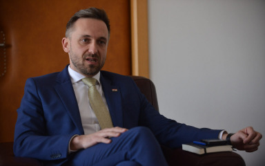 Piletić: Nakon izgradnje 18 centara za starije slijedi javni poziv za nove