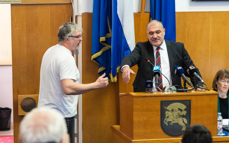 Nezapamćeno ponašanje i uvrede na Gradskom vijeću