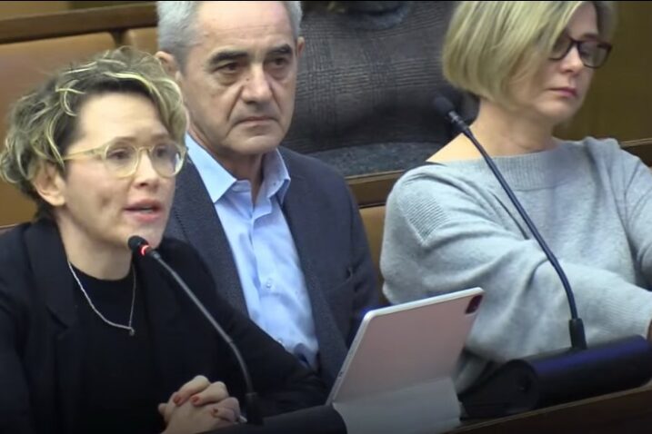 Lijeva oporba s gađenjem izjurila sa sjednice o transrodnosti djece: “Ovo je zaista sramotno!”