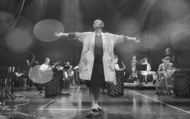 “Nešto veće od nas”: raskošna suradnja Mangroovea i Jazz orkestra HRT-a
