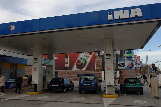 Vlada traži od Ine spuštanje cijena