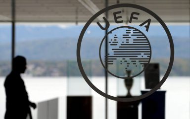 UEFA zbog jedne petarde bačene na utakmici Hrvatske i Walesa pokrenula disciplinski postupak protiv HNS-a