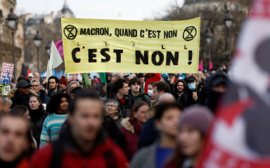 Stotine uhićenih na prosvjedima protiv mirovne reforme u Francuskoj