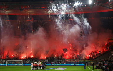 Težak udarac za Eintracht, protiv Napolija će biti bez navijača
