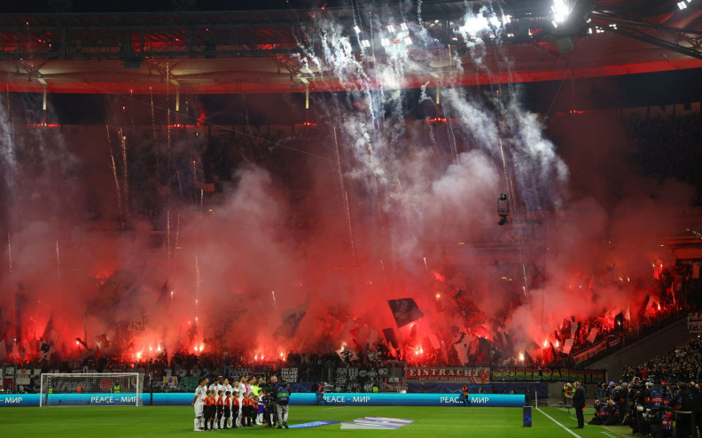 Težak udarac za Eintracht, protiv Napolija će biti bez navijača