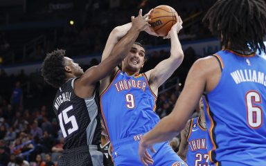VIDEO Odlična partija Šarića, solidan je bio i Zubac, a Jokić je upisao svoj 100. “triple-double”