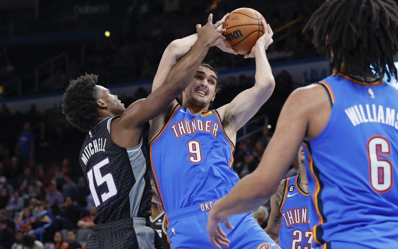 VIDEO Odlična partija Šarića, solidan je bio i Zubac, a Jokić je upisao svoj 100. 