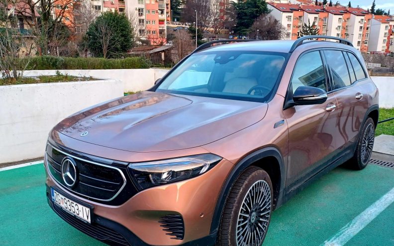 Ozbiljan likom, iznimno zabavan djelom. Testirali smo Mercedes EQB 250