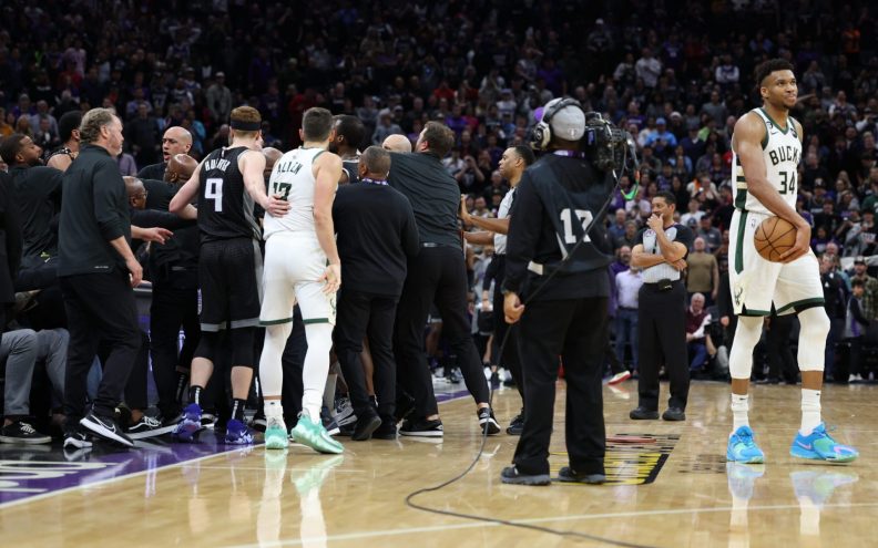 Thompson i Curry tricama odveli Warriorse preko Sunsa, Giannis s 46 koševa predvodio Buckse do pobjede