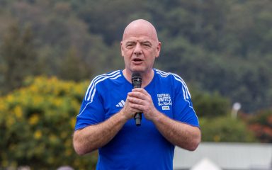 Gianni Infantino dobio novi četverogodišnji mandat na čelu FIFA-e pa poručio: “Volim vas sve!”