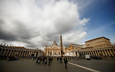 Vatikanski sud osudio kardinala za pronevjeru