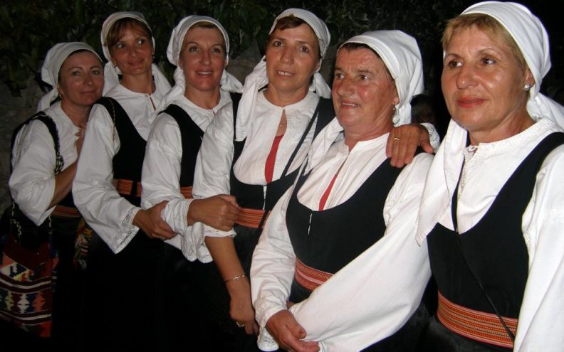 Večer folklora u Bibinjama okupila tisuću posjetitelja
